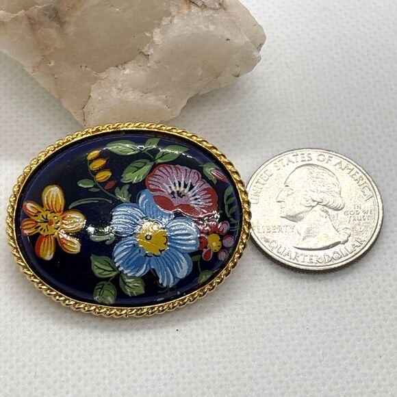 Vintage Black Floral Cameo Style Transferred Floral Design Pin Brooch Gold Tone - Picture 2 of 7